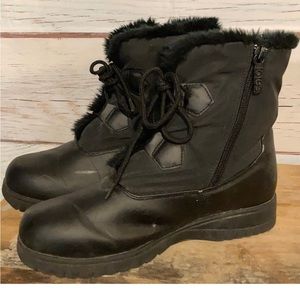 Tote Rain boot. Black faux fur. Zippers up side. Like new conditi…